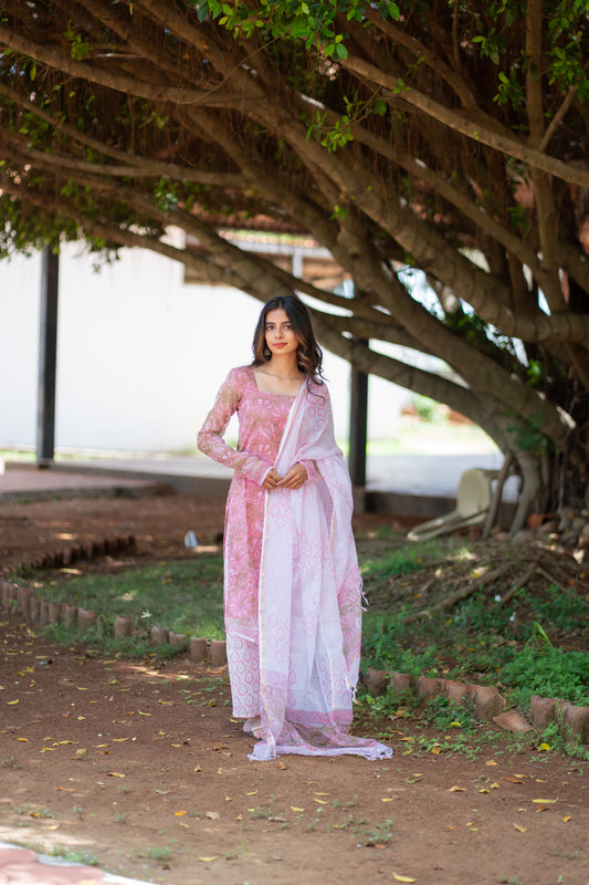 Rukmini pink kota doria suit set - full length view with dupatta