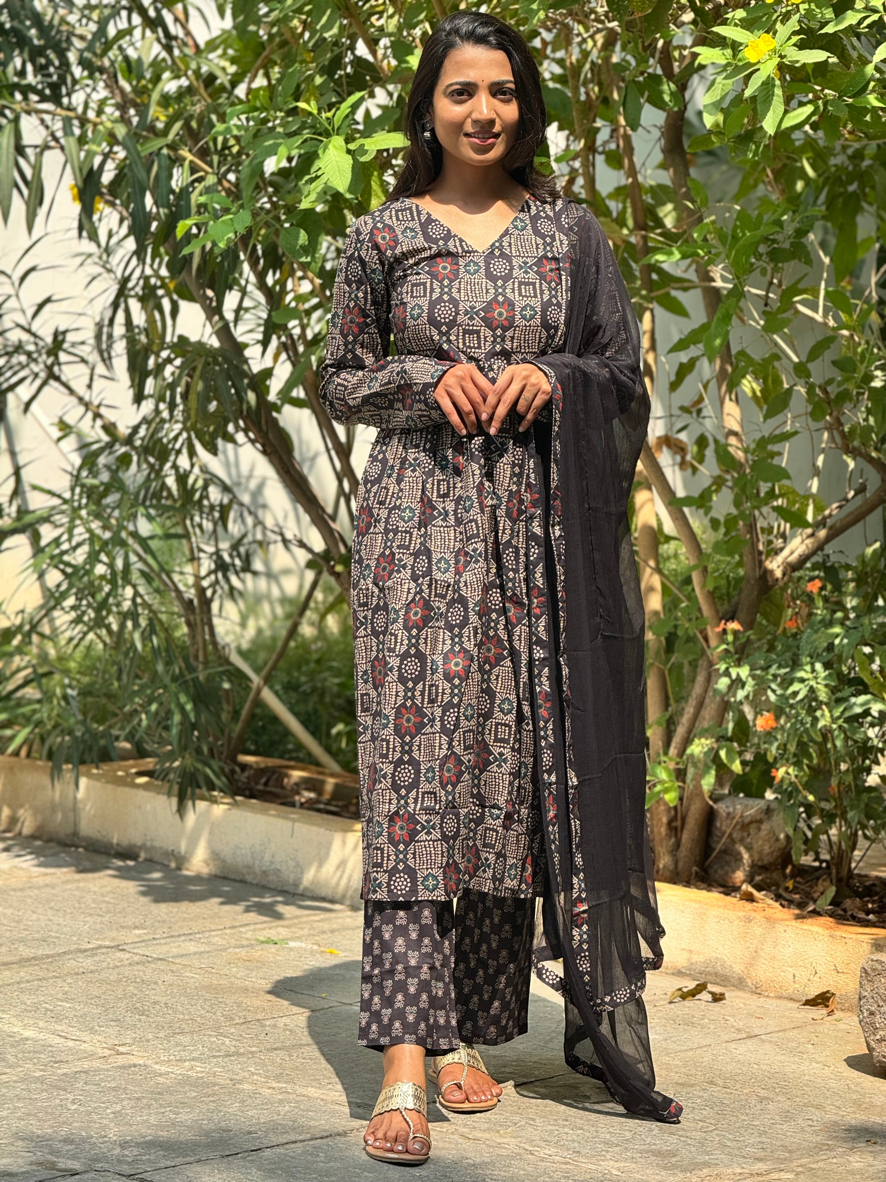 Dhwali Cotton Suit Set