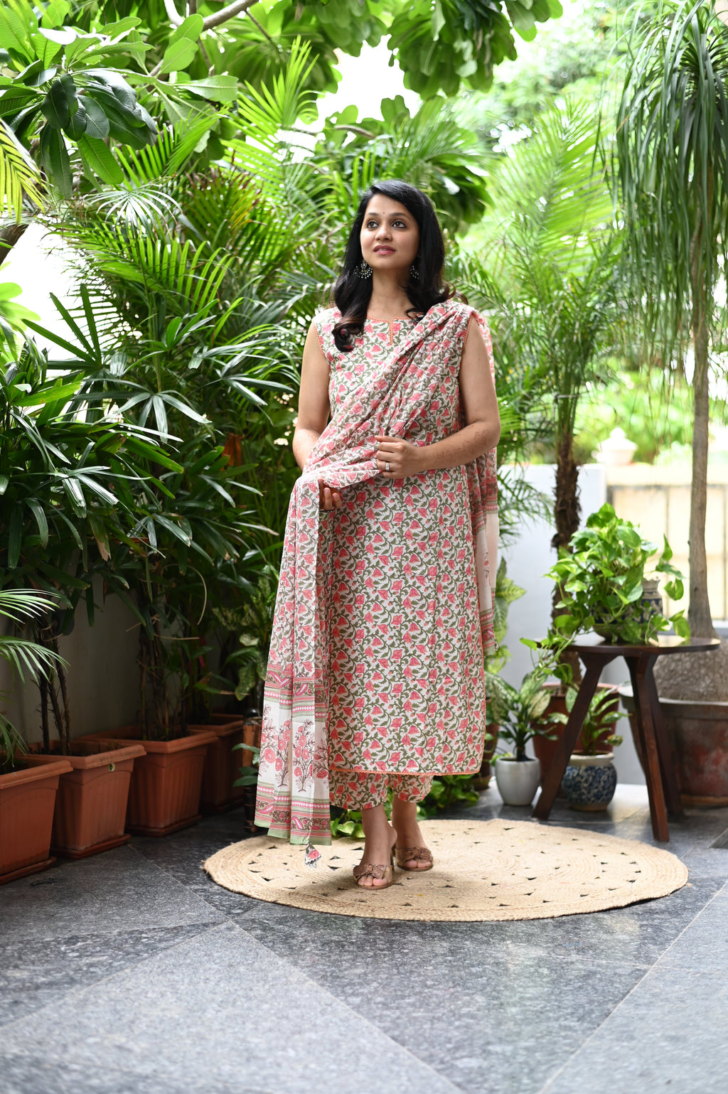 Raaji Sleevless kurta pant Dupatta set