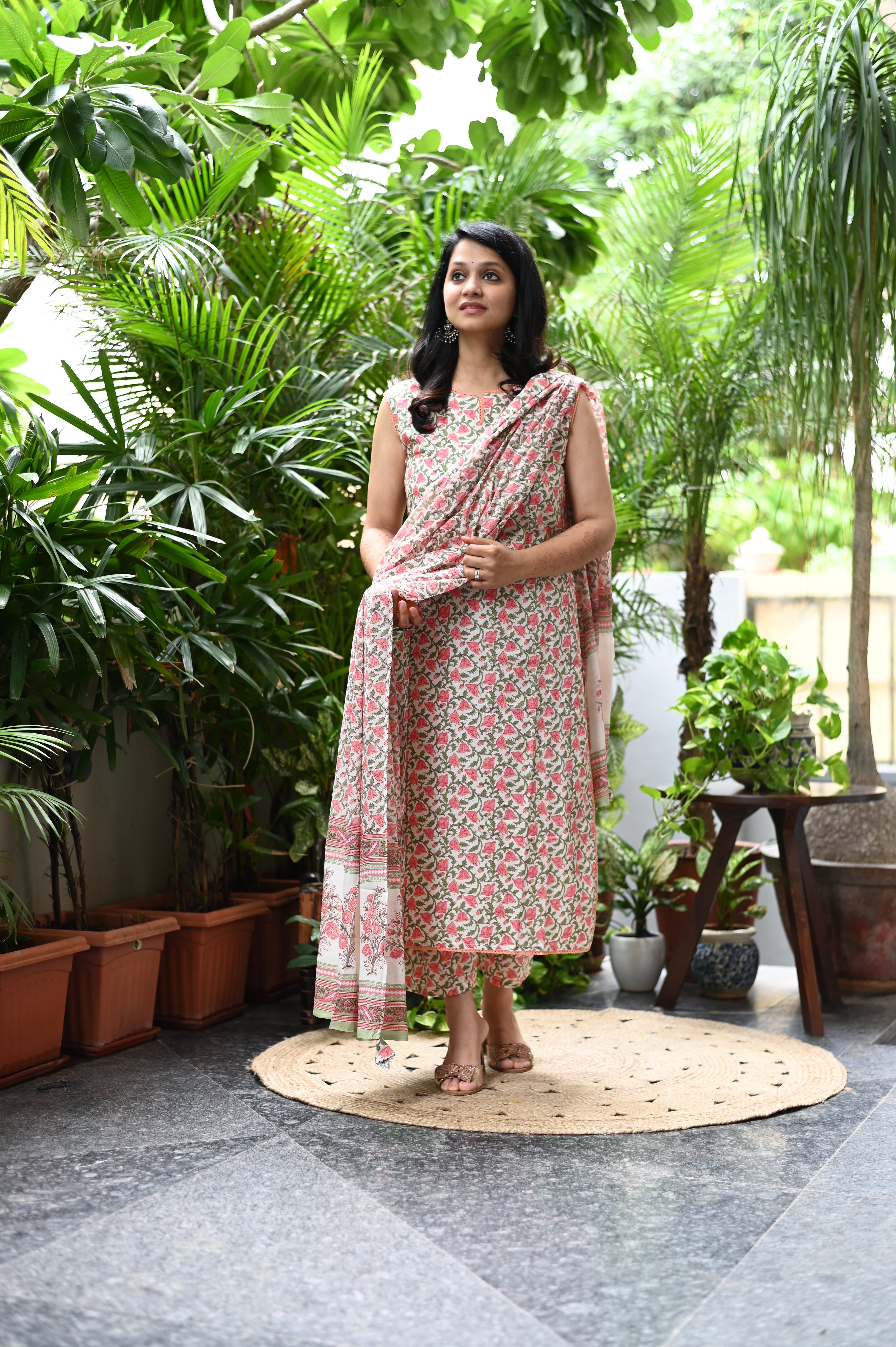 Raaji Sleevless kurta pant Dupatta set