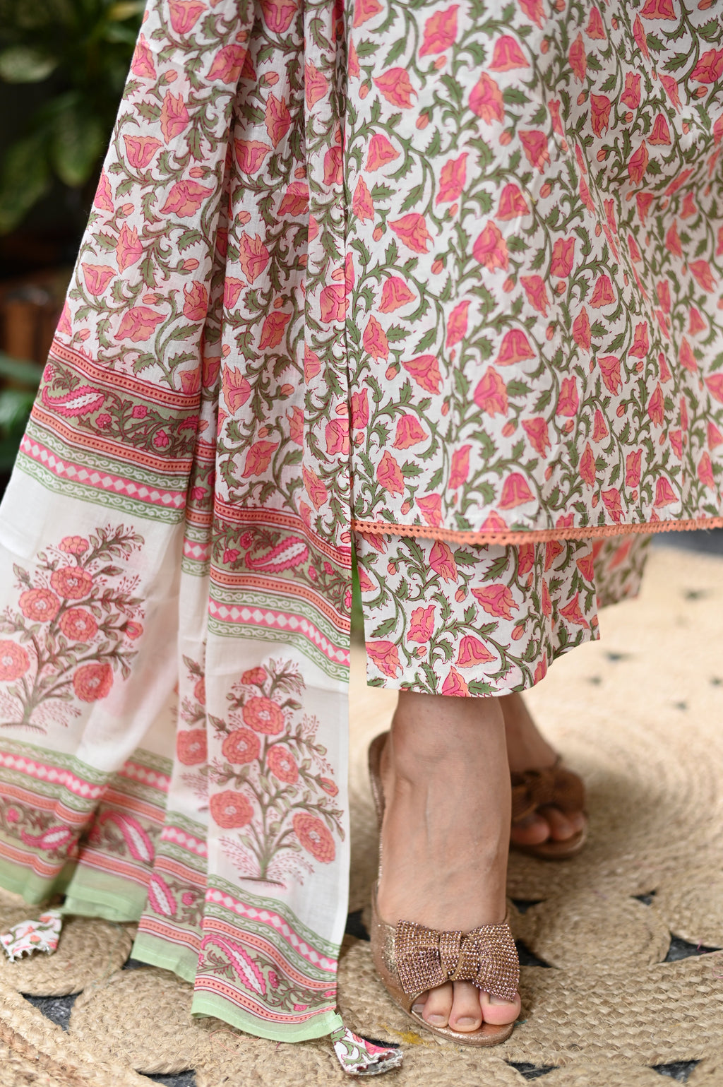 Raaji Sleevless kurta pant Dupatta set