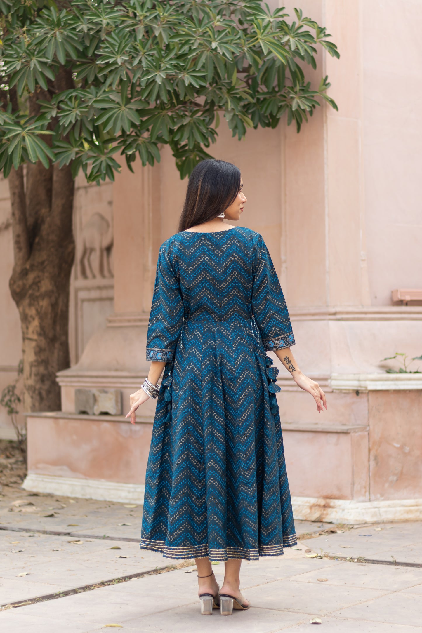 KHAFI BANDHANI GOWN - TADA