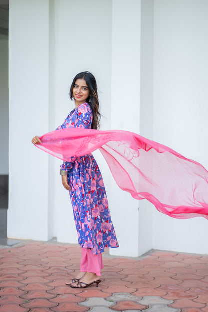 Oviya suit set - side view with flowing pink kota doria dupatta