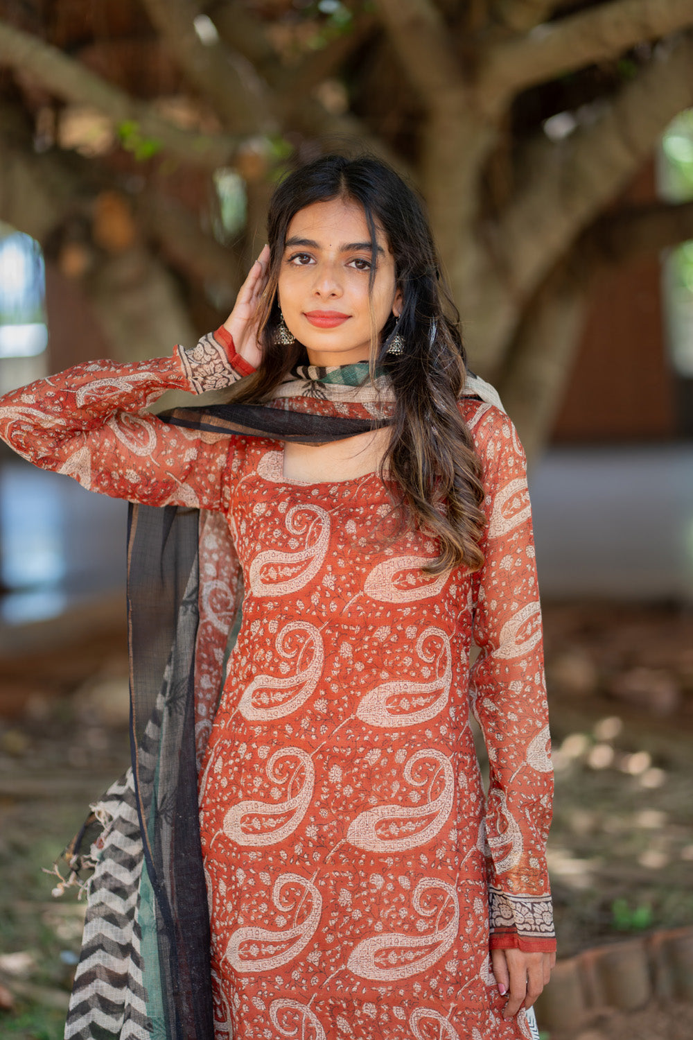 Vidya rust kurti - close view of paisley handblock print and sleeve cuff